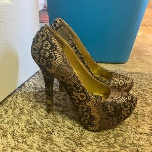 Size 8.5 gold platform heel